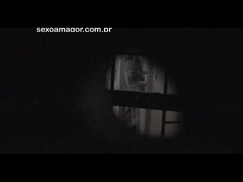 ❤️ Blondie wordt stiekem gefilmd door een voyeur uit de buurt, verstopt achter holle bakstenen Harde porno at porn nl.rassadakubani.ru ﹏